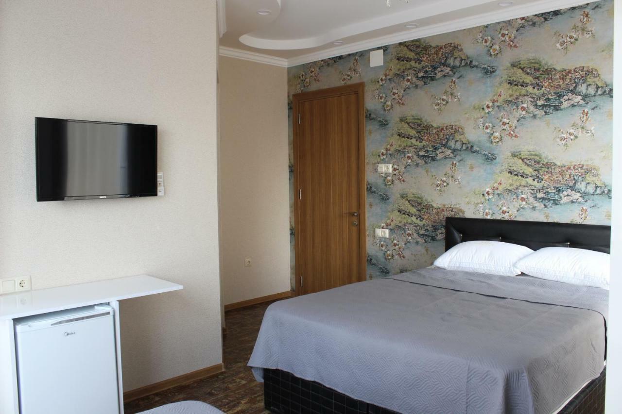 Union Hotel Batoemi Buitenkant foto