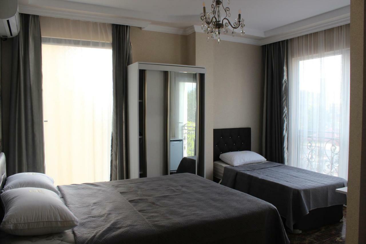 Union Hotel Batoemi Buitenkant foto