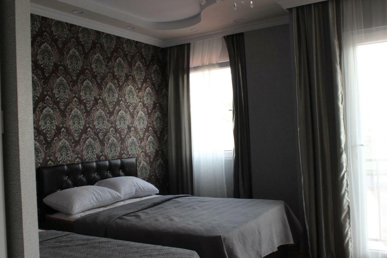 Union Hotel Batoemi Buitenkant foto