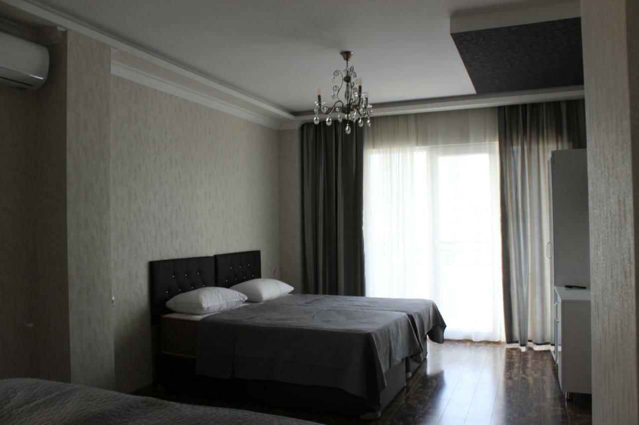 Union Hotel Batoemi Buitenkant foto
