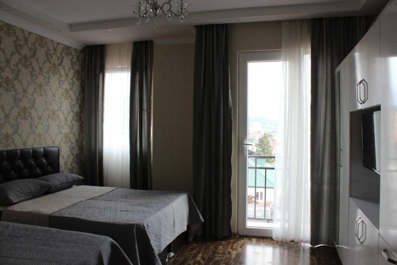 Union Hotel Batoemi Buitenkant foto