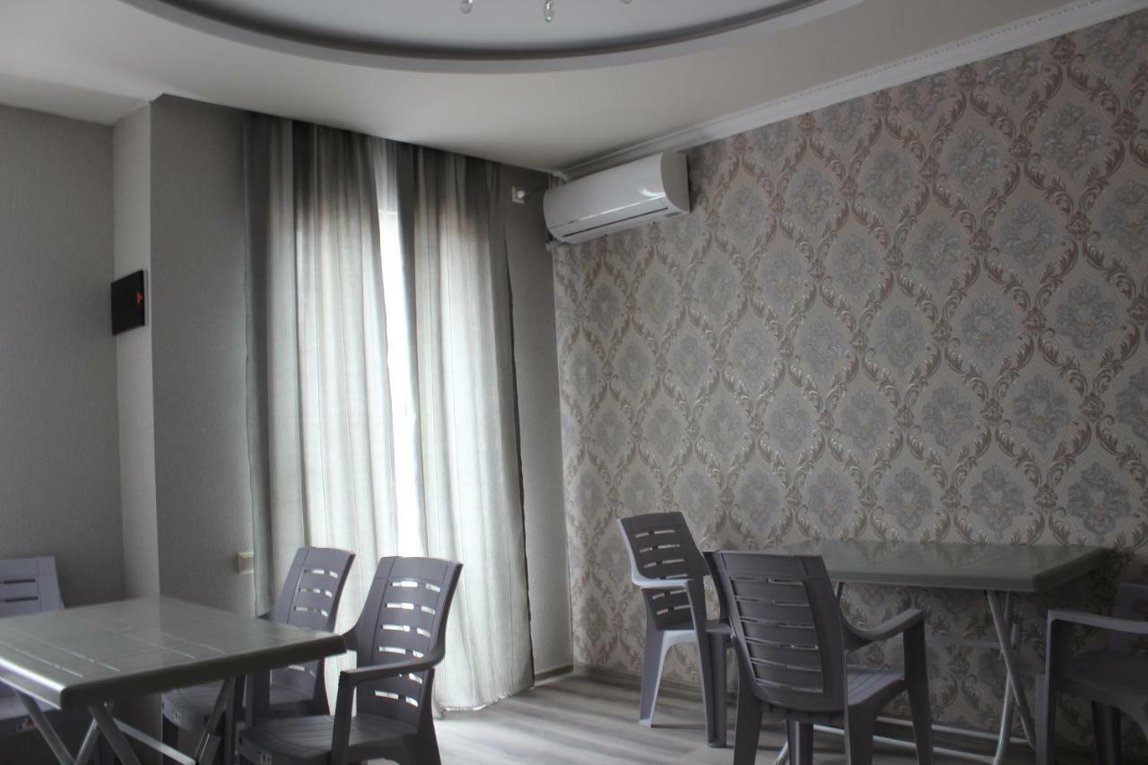 Union Hotel Batoemi Buitenkant foto